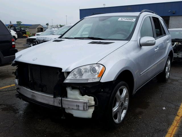 4JGBB86E17A202043 - 2007 MERCEDES-BENZ ML 350 SILVER photo 2