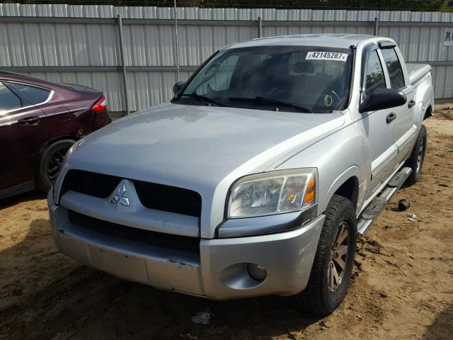 1Z7HC28K68S619945 - 2008 MITSUBISHI RAIDER LS SILVER photo 2