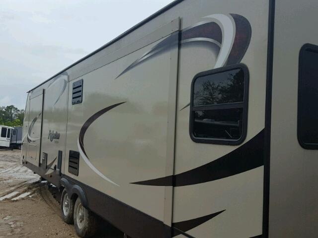 573TR382XH3310301 - 2017 GRAN REFLECTION BEIGE photo 4