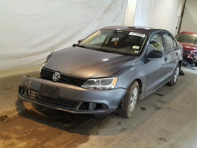3VW2K7AJ1EM407698 - 2014 VOLKSWAGEN JETTA BASE 灰色 照片 2