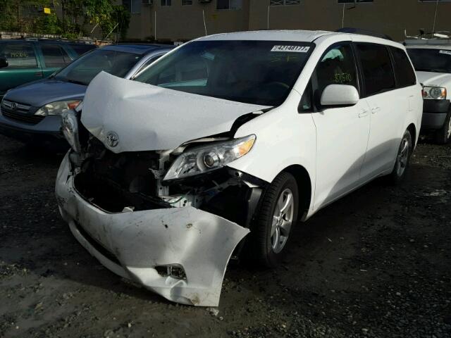 5TDKK3DC5DS373885 - 2013 TOYOTA SIENNA WHITE photo 2