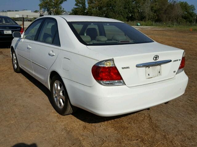 4T1BF32K65U091830 - 2005 TOYOTA CAMRY WHITE photo 3