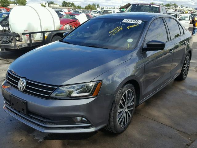 3VWD17AJ8GM399517 - 2016 VOLKSWAGEN JETTA SPOR GRAY photo 2