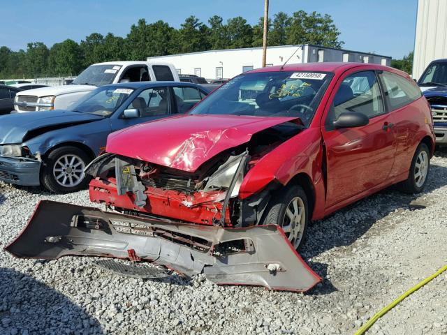 3FAFP31N35R147072 - 2005 FORD FOCUS ZX3 RED photo 2