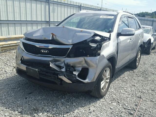 5XYKT3A6XFG657279 - 2015 KIA SORENTO LX SILVER photo 2