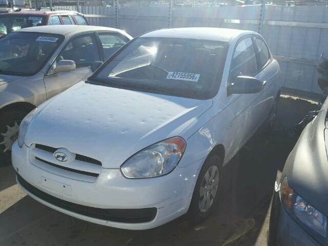 KMHCM36C48U103118 - 2008 HYUNDAI ACCENT GS WHITE photo 2