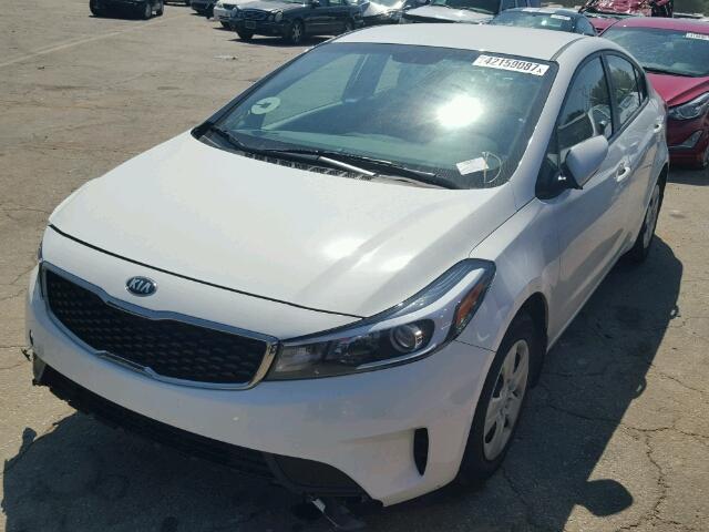 3KPFK4A79HE076424 - 2017 KIA FORTE LX WHITE photo 2