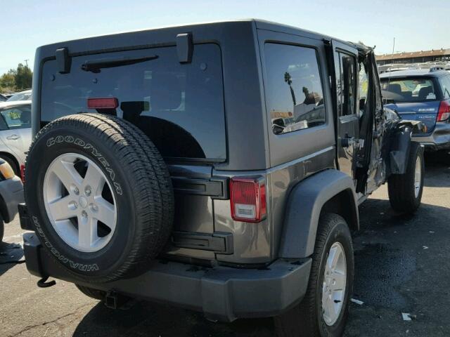 1C4BJWDG7GL338729 - 2016 JEEP WRANGLER U GRAY photo 4