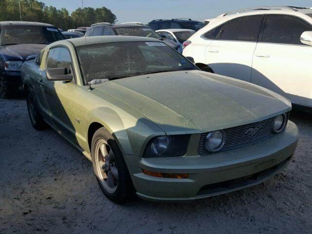 1ZVFT82HX65144781 - 2006 FORD MUSTANG GT GREEN photo 1