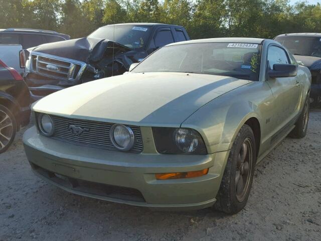 1ZVFT82HX65144781 - 2006 FORD MUSTANG GT GREEN photo 2