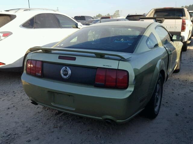 1ZVFT82HX65144781 - 2006 FORD MUSTANG GT GREEN photo 4