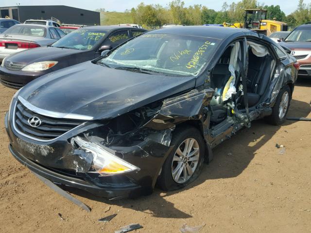 5NPEB4AC1DH571117 - 2013 HYUNDAI SONATA GLS BLACK photo 2