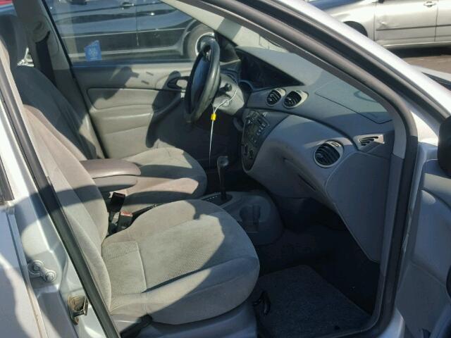 1FAFP33P92W245319 - 2002 FORD FOCUS GRAY photo 5