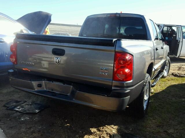 1D7HE48NX8S535886 - 2008 DODGE DAKOTA GRAY photo 4