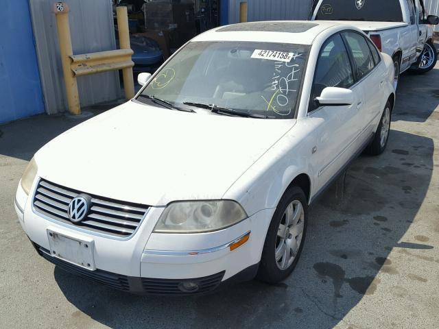 WVWRH63B72P444602 - 2002 VOLKSWAGEN PASSAT GLX WHITE photo 2