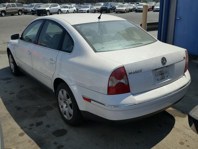 WVWRH63B72P444602 - 2002 VOLKSWAGEN PASSAT GLX WHITE photo 3