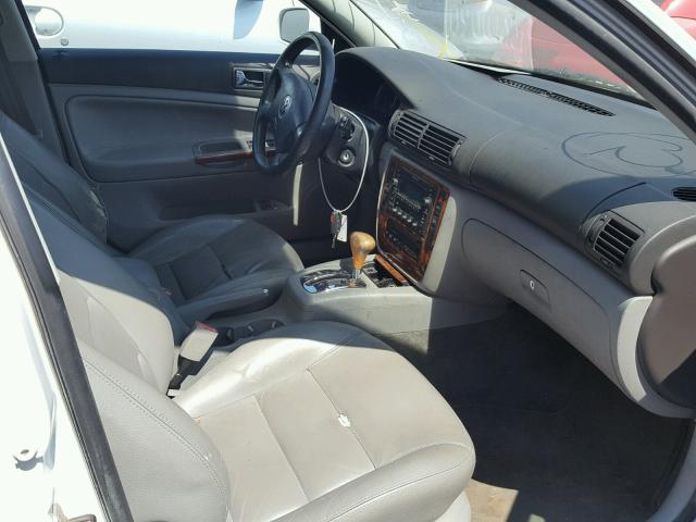 WVWRH63B72P444602 - 2002 VOLKSWAGEN PASSAT GLX WHITE photo 5