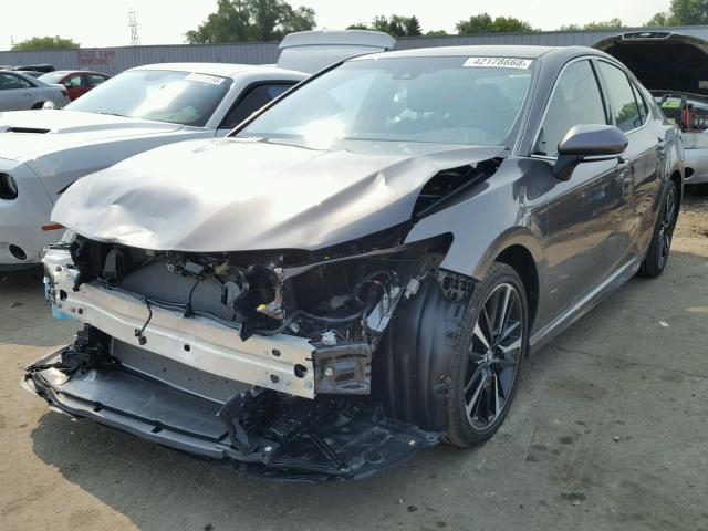 4T1B61HK4JU059223 - 2018 TOYOTA CAMRY XSE SILVER photo 2