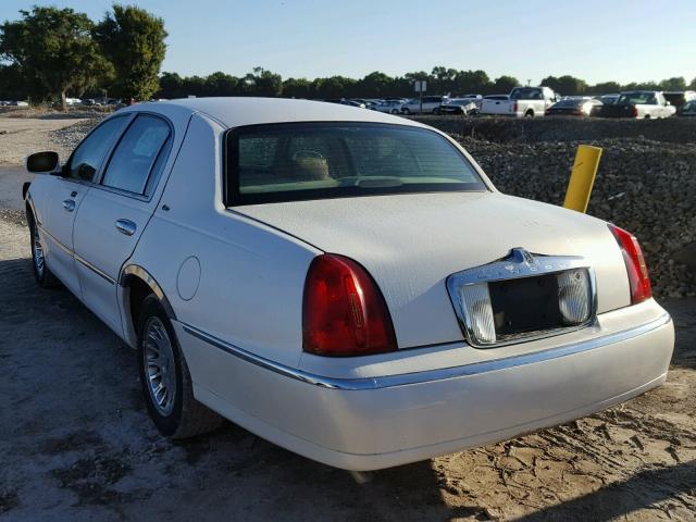 1LNHM83W6YY805869 - 2000 LINCOLN TOWN CAR C WHITE photo 3