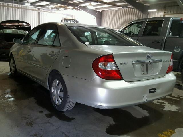 4T1BE32KX2U021827 - 2002 TOYOTA CAMRY SILVER photo 3