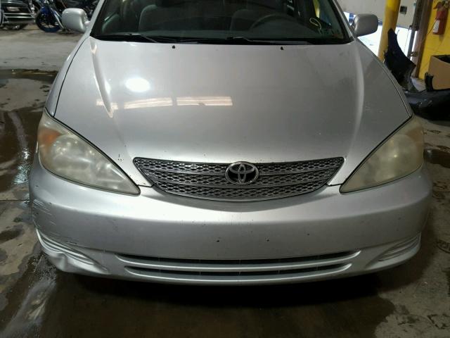 4T1BE32KX2U021827 - 2002 TOYOTA CAMRY SILVER photo 9