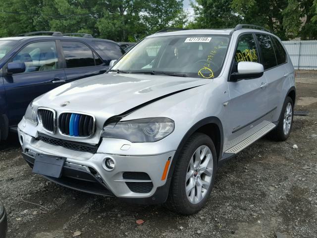 5UXZV4C5XBL408769 - 2011 BMW X5 XDRIVE3 SILVER photo 2