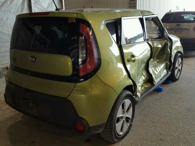 KNDJN2A20F7783287 - 2015 KIA SOUL GREEN photo 4