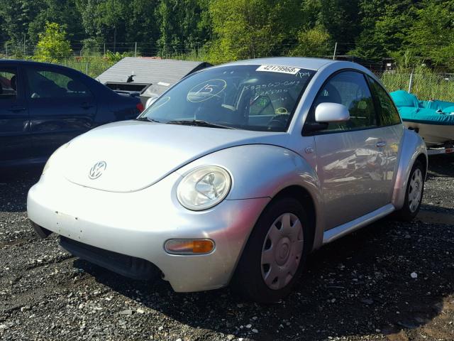 3VWBC21C1YM474145 - 2000 VOLKSWAGEN NEW BEETLE SILVER photo 2