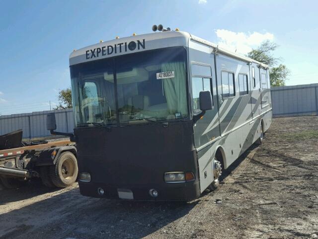 4UZAAHBV13CM26433 - 2003 FREIGHTLINER CHASSIS X GREEN photo 2