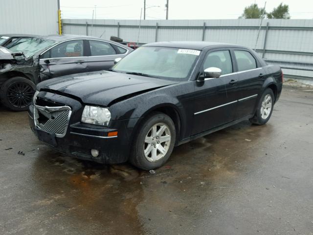 2C3KA53G66H421404 - 2006 CHRYSLER 300 TOURIN BLACK photo 2