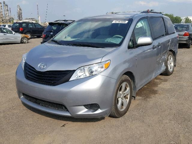 5TDZK3DCXDS345031 - 2013 TOYOTA SIENNA BAS GRAY photo 2