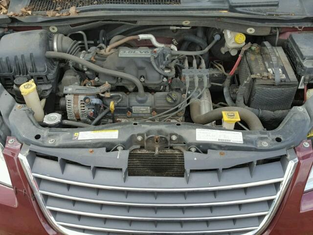 2A8HR54P08R741059 - 2008 CHRYSLER TOWN & COU MAROON photo 7