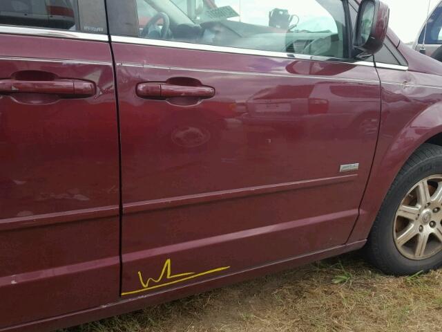2A8HR54P08R741059 - 2008 CHRYSLER TOWN & COU MAROON photo 9