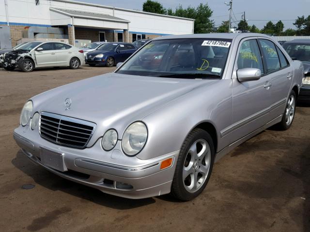 WDBJF70J22B486417 - 2002 MERCEDES-BENZ E 430 SILVER photo 2