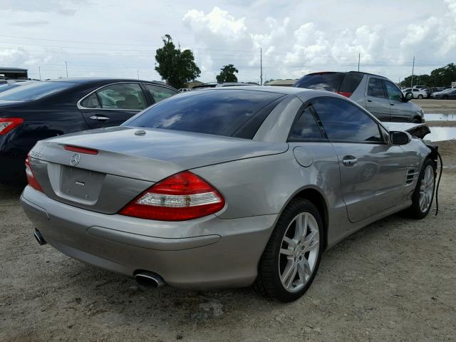 WDBSK71F17F118904 - 2007 MERCEDES-BENZ SL 550 GRAY photo 4