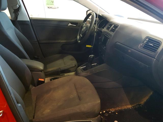 3VW2K7AJ2FM294345 - 2015 VOLKSWAGEN JETTA BASE RED photo 5
