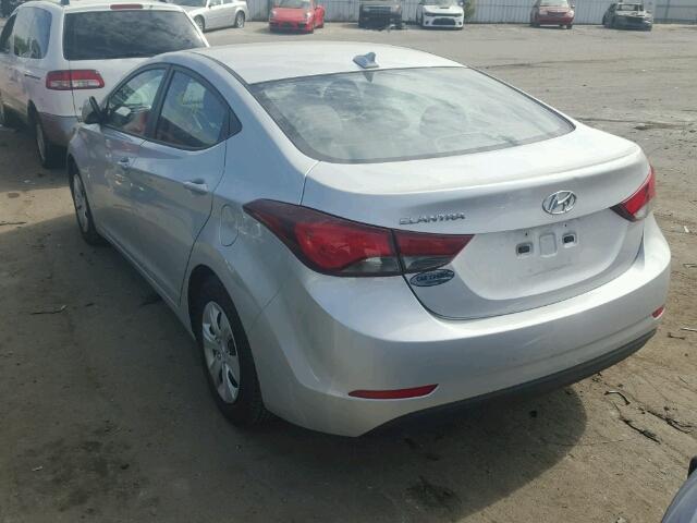 5NPDH4AE4GH700810 - 2016 HYUNDAI ELANTRA SE SILVER photo 3