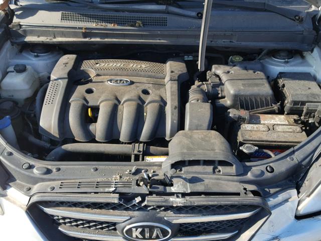 KNAFG525877024220 - 2007 KIA RONDO BASE SILVER photo 7