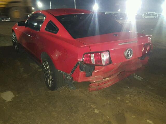 1ZVBP8AM6B5109389 - 2011 FORD MUSTANG RED photo 3