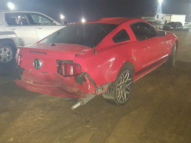 1ZVBP8AM6B5109389 - 2011 FORD MUSTANG RED photo 4