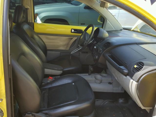 3VWCC21C8YM414884 - 2000 VOLKSWAGEN NEW BEETLE ყვითელი ფოტო 5