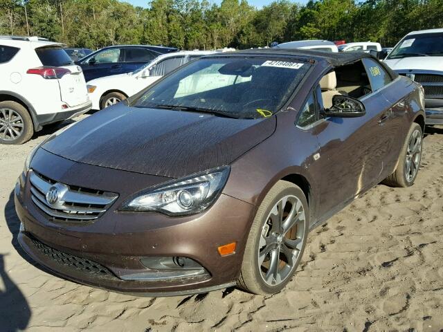 W04WT3N55GG018559 - 2016 BUICK CASCADA BROWN photo 2