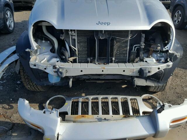 1J4GL38K63W728494 - 2003 JEEP LIBERTY RE SILVER photo 9