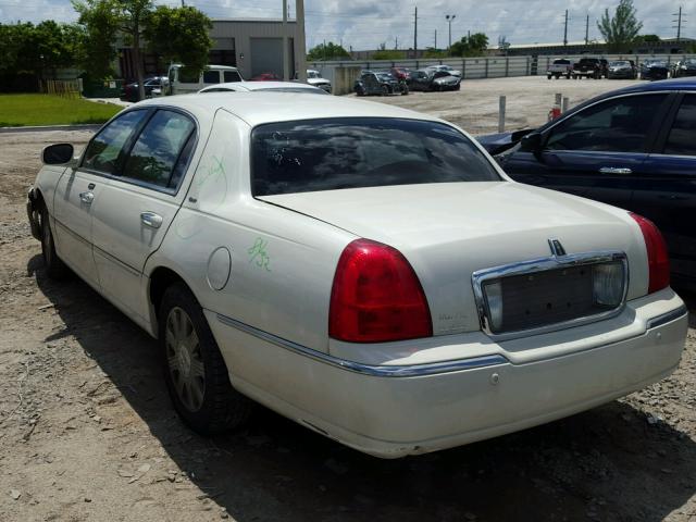 1LNHM83W84Y627800 - 2004 LINCOLN TOWN CAR U WHITE photo 3