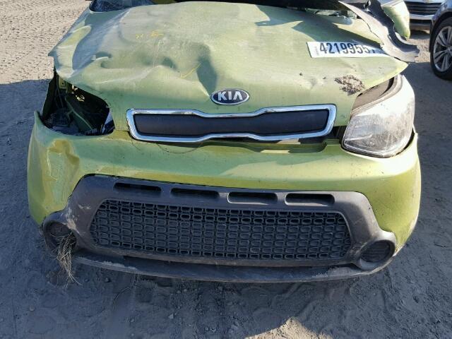 KNDJN2A20G7853999 - 2016 KIA SOUL GREEN photo 7