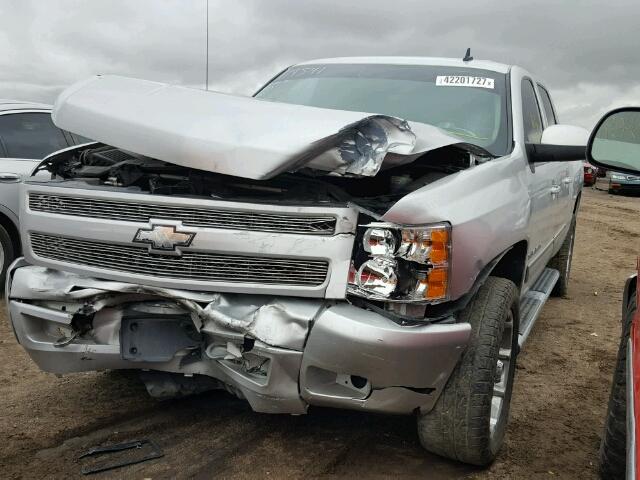 3GCPKSE33BG183514 - 2011 CHEVROLET SILVERADO SILVER photo 2