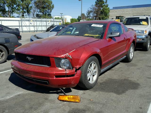 1ZVFT80N255139873 - 2005 FORD MUSTANG RED photo 2