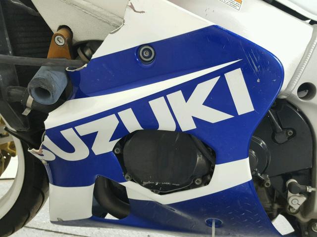 JS1GT74A712108911 - 2001 SUZUKI GSX-R1000 WHITE photo 11