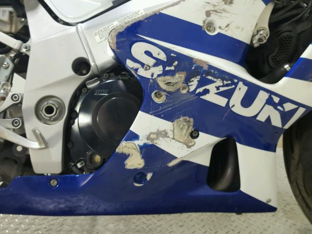 JS1GT74A712108911 - 2001 SUZUKI GSX-R1000 WHITE photo 12