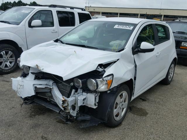 1G1JA6SH2F4184195 - 2015 CHEVROLET SONIC LS WHITE photo 2